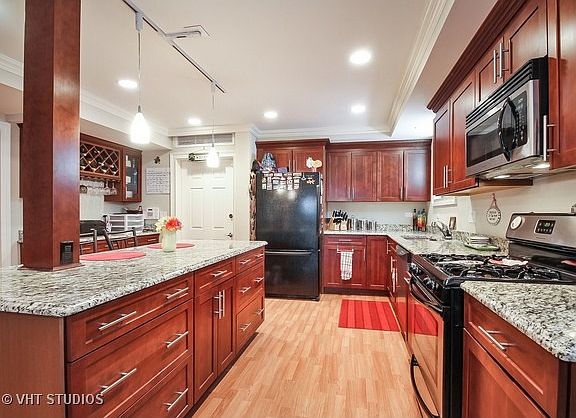 4th image of 5247 W Argyle St #G