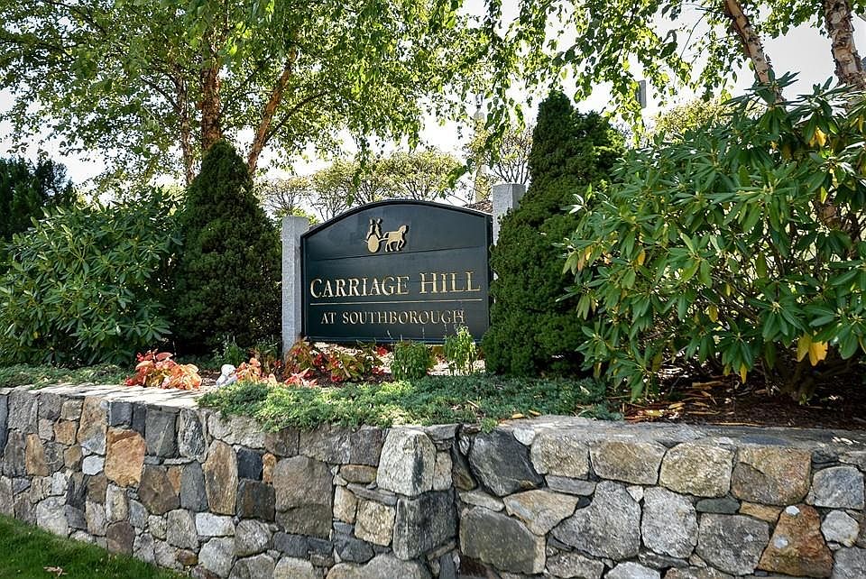1st image of 115 Carriage Hill Cir