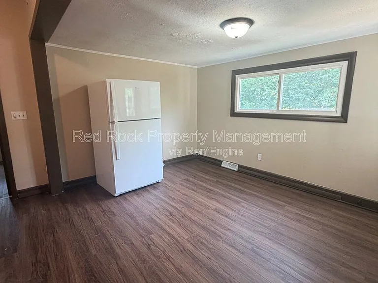 835 Elm St — Photo 19