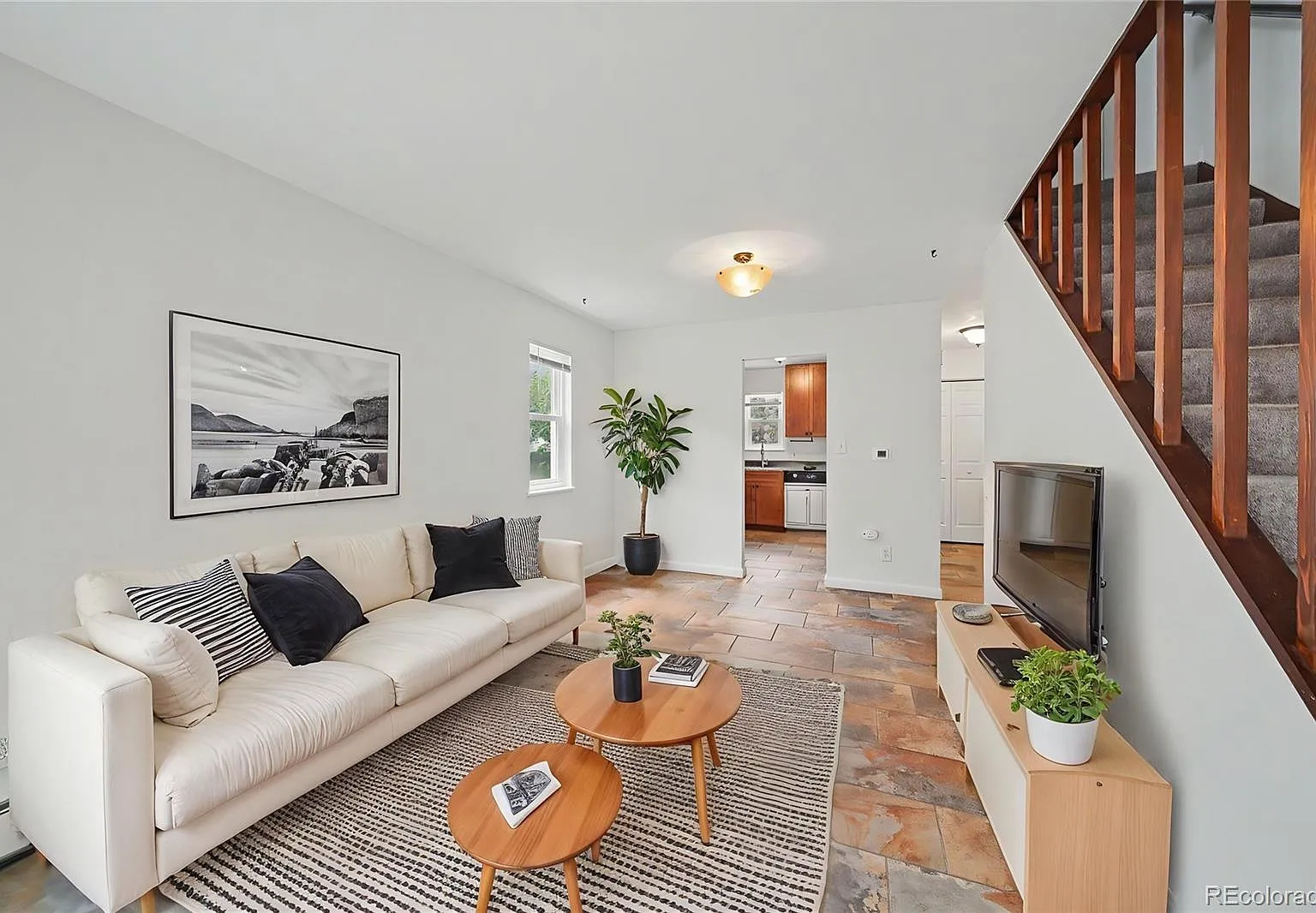 2 bed, 1.0 bath, 1004 sqft, $2,245 — Photo 3