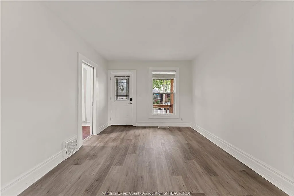 3 bed, $2,300 — Photo 2