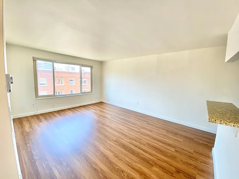 Summit Apartments — Photo 21