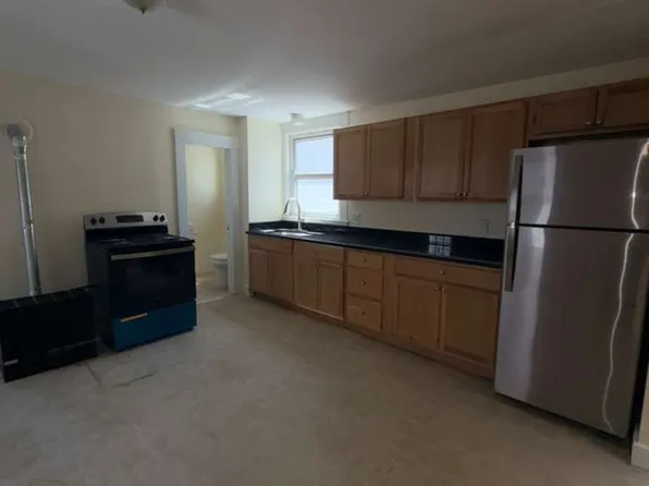 129 Orange St APT 2, Manchester, NH 03104
