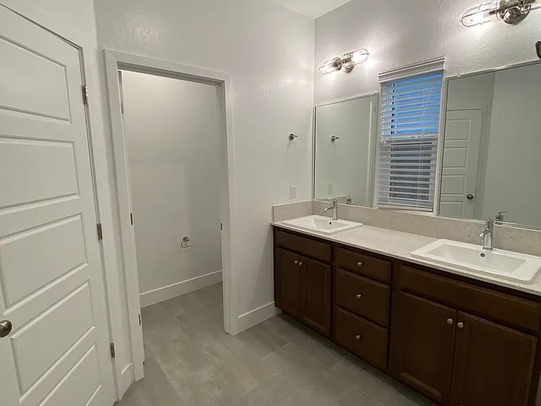 113 E Tyler Ave — Photo 10