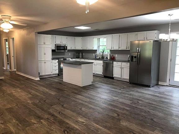 3rd image of 3675 White Dr