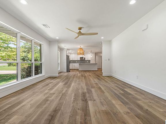 5th image of 521 Maiden Ln