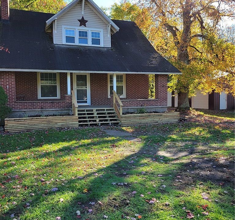 1st image of 539 E Main St