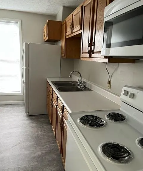 211 E North St #4D — Photo 6