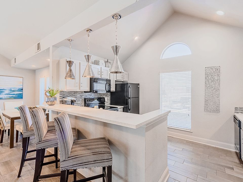 1st image of 1121 Amherst Dr #1023