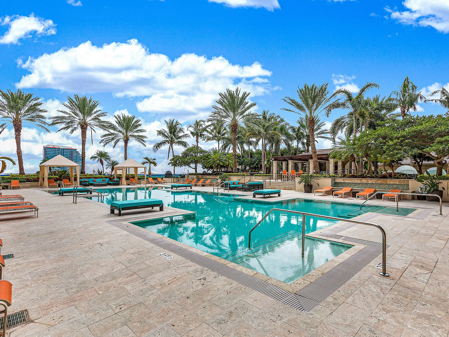 1 bed, 1.0 bath, 755 sqft, $3,600 — Photo 2