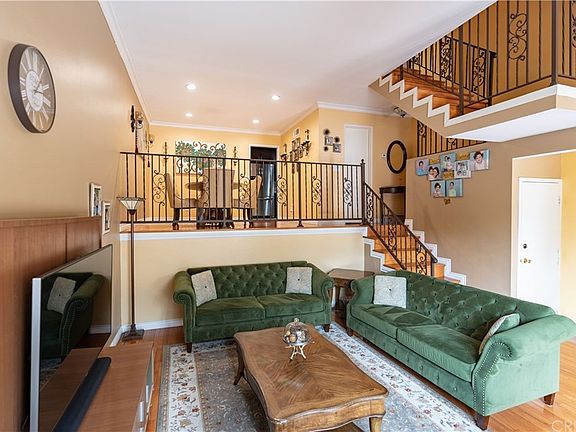 3rd image of 1711 Grismer Ave APT 14
