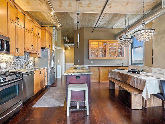 4th image of 833 W 15th Pl Unit 801
