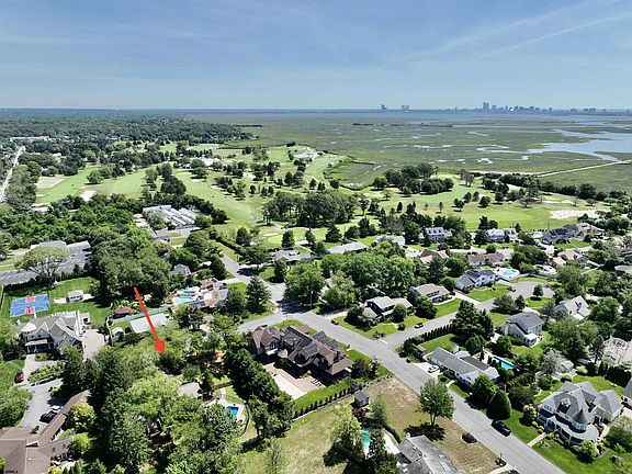 2nd image of 5 Country Club Dr