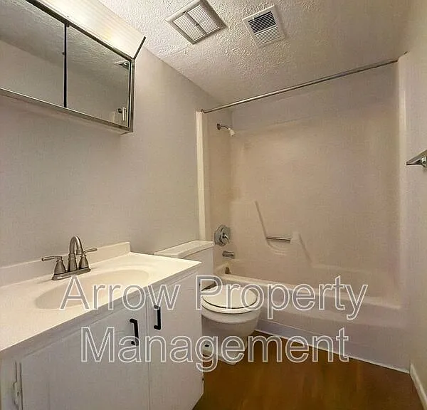 2338 Lynn St #6 — Photo 5