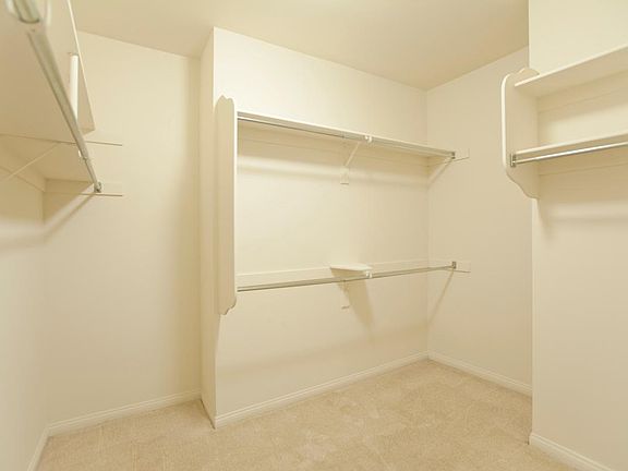 5th image of 13940 Moorpark St