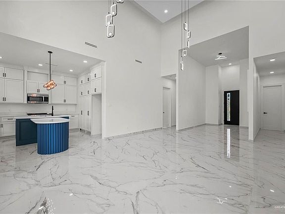 5th image of 808 La Laguna Rd