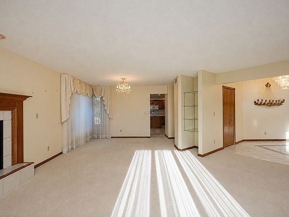 4th image of 1069 Grasmere Ave