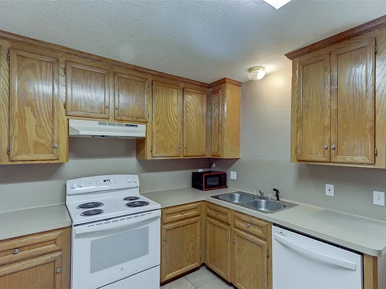 902 Kalanchoe Ct #A-B — Photo 7