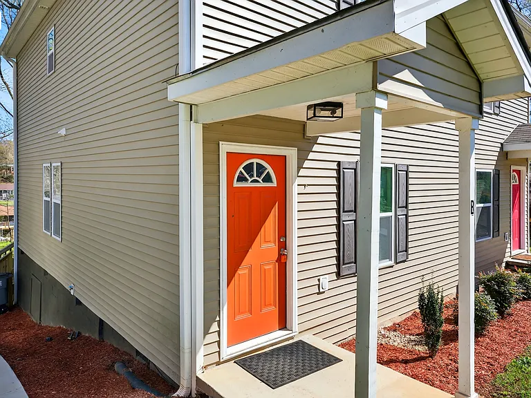 100 Parkstone Dr — Photo 2