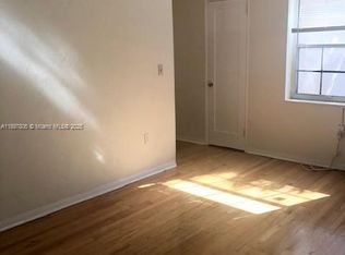 1002 S Douglas Rd APT 4, Coral Gables, FL 33134