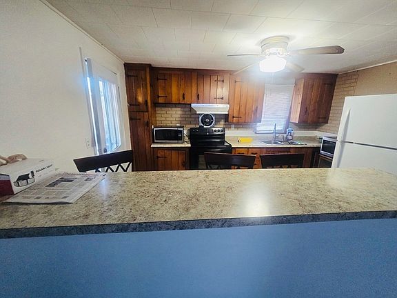 4th image of 28 Chestnut Hill Rd