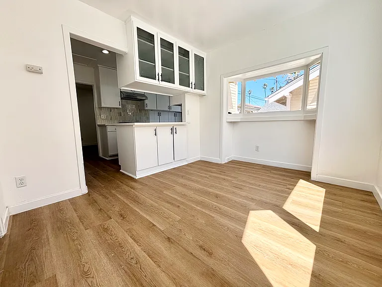 910 Acacia Ave — Photo 6