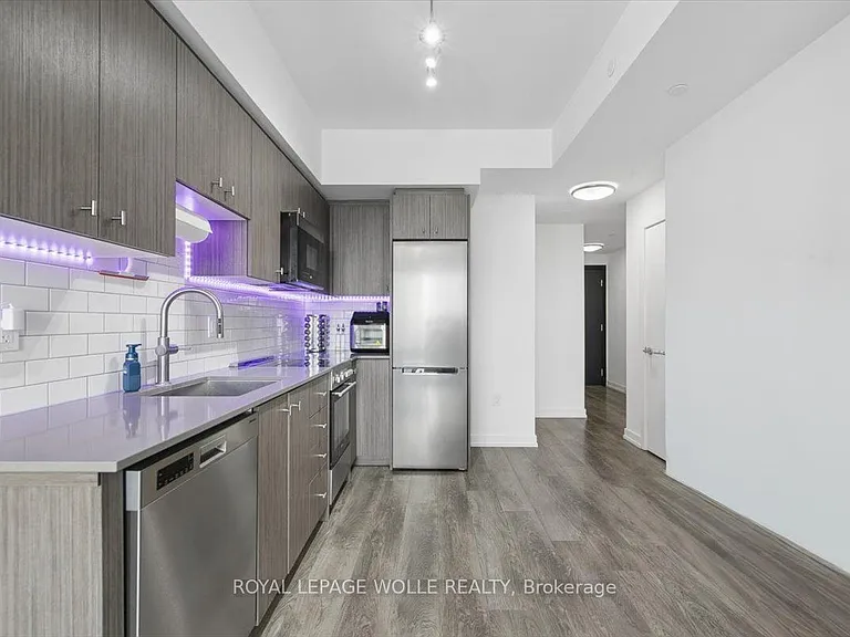 15 Wellington St S #1204 — Photo 10