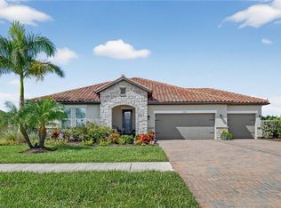2082 Grove Dr, Naples, FL 34120