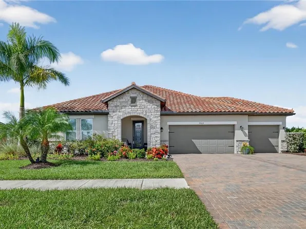 2082 Grove DR, NAPLES, FL 34120