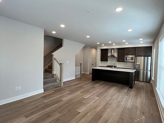 4th image of 210 Limehouse Rd