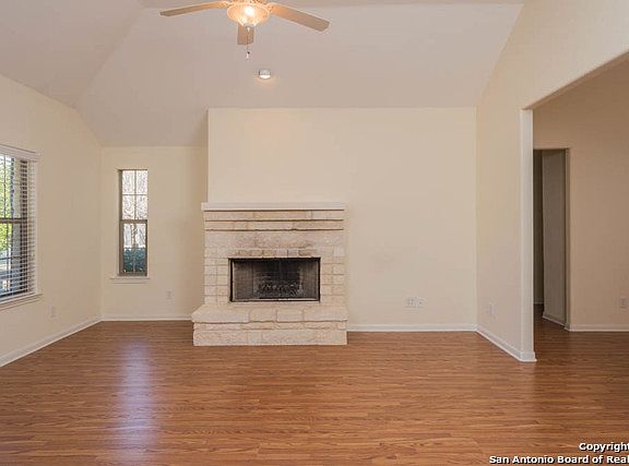 5th image of 111 Surrey Dr
