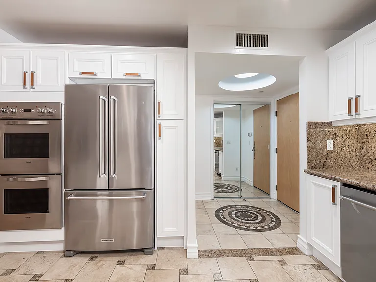 123 S Clark Dr #202 — Photo 8