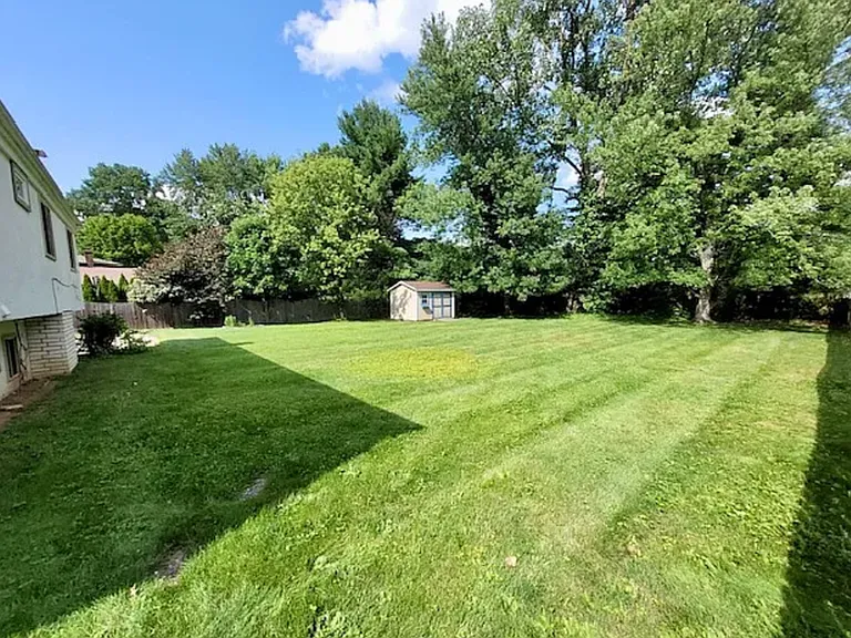 818 Eastchester Dr — Photo 23