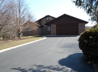 214 Florence Ave, Inverness, IL 60010