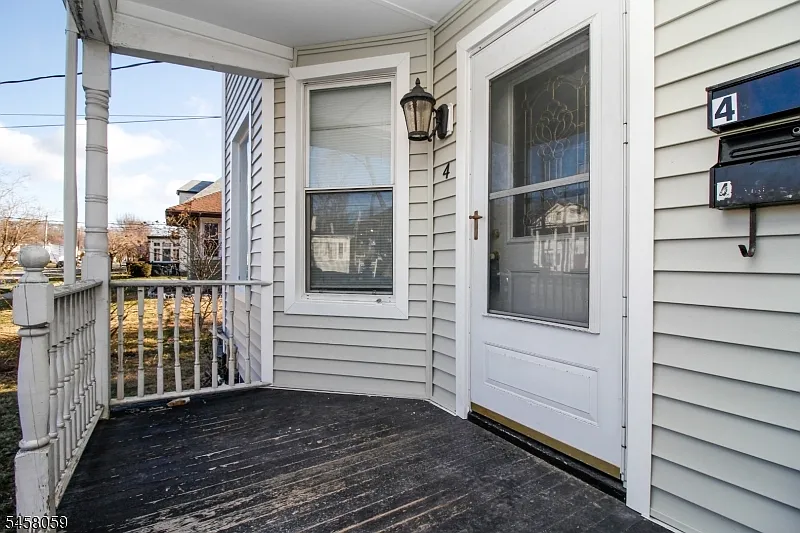 3 bed, 1.5 bath, 1800 sqft, $3,200 — Photo 2