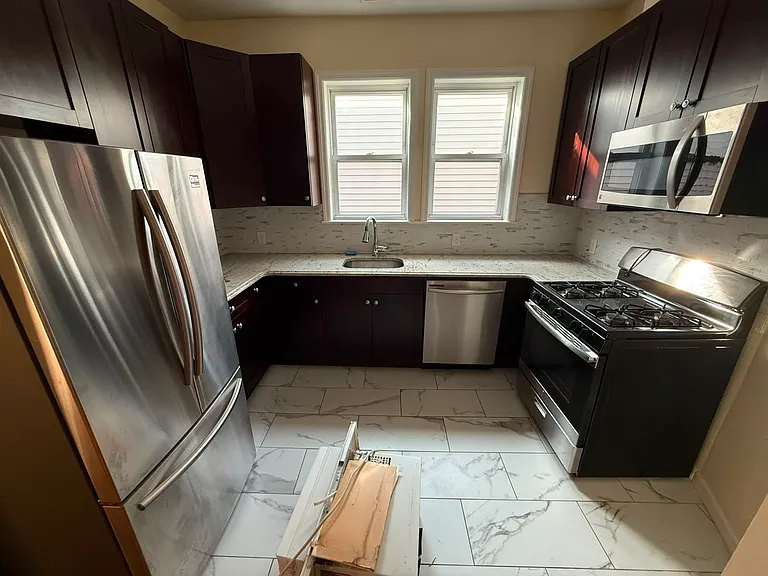 198 Danforth Ave #2E — Photo 2