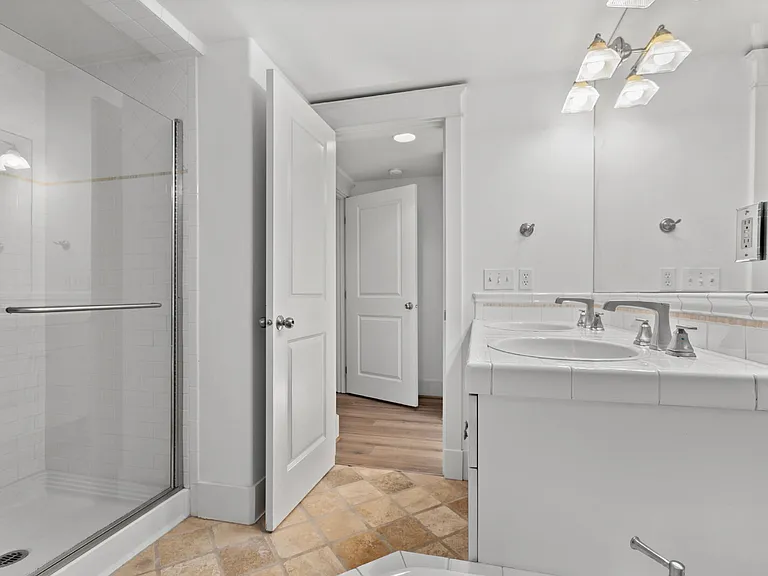 1133 10th Ave E #A — Photo 29