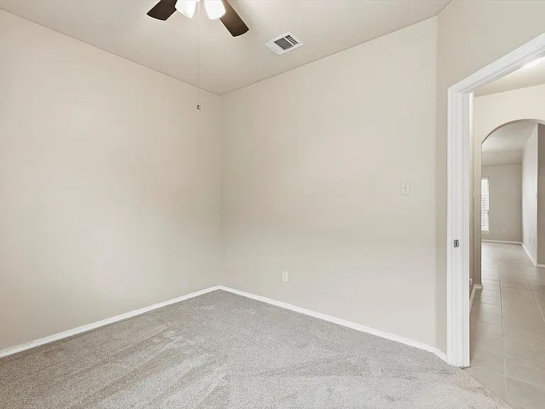1115 Dickenson Dr — Photo 5