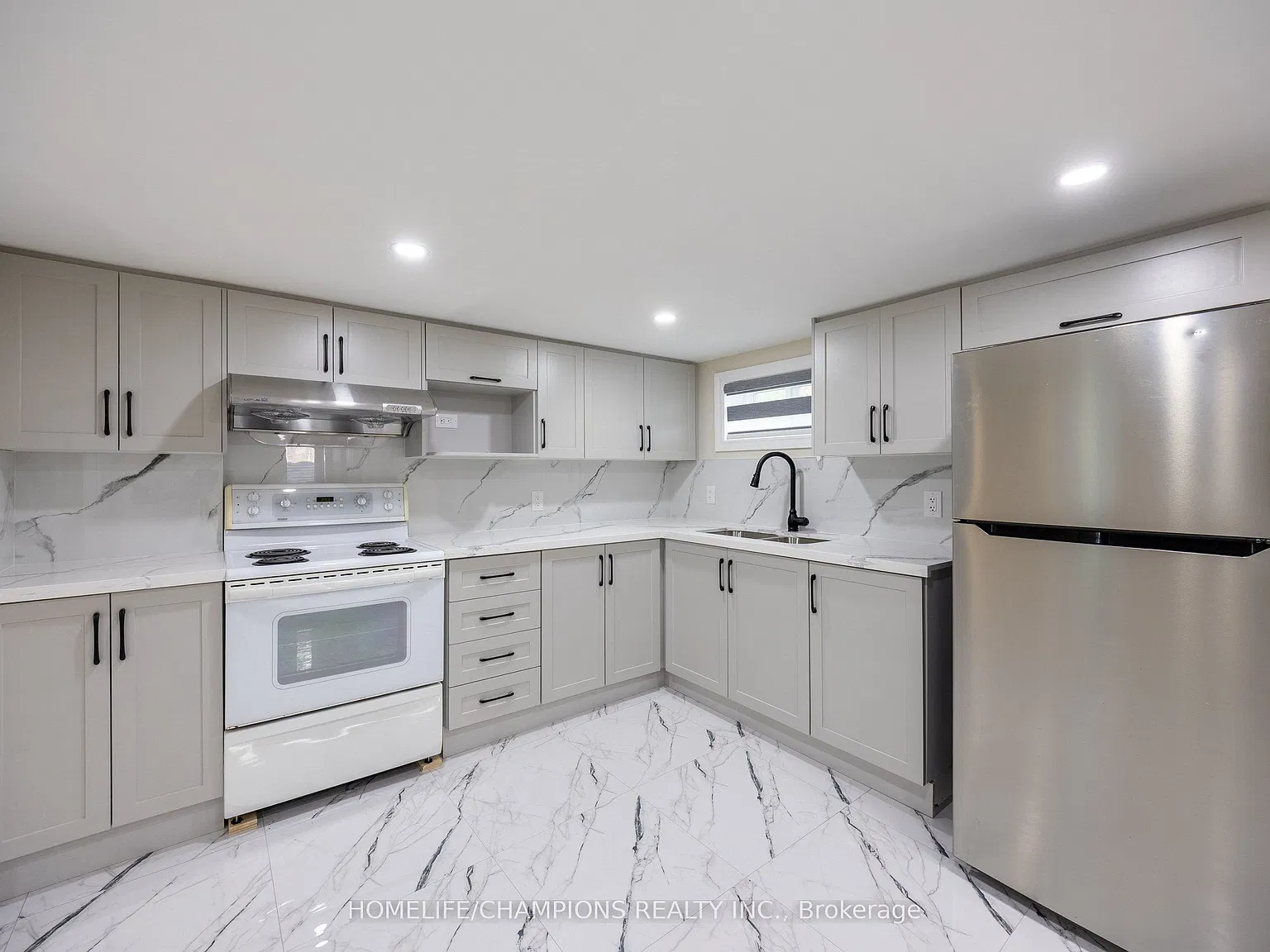 4 bed, $2,150 — Photo 2