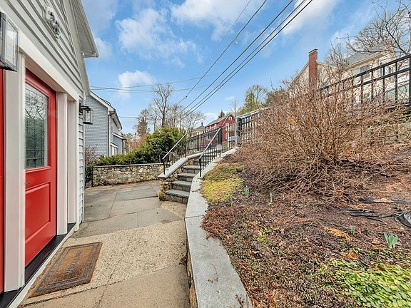 3rd image of 23 Farmer Rd