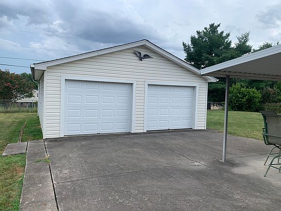 2nd image of 611 Greenwich Dr