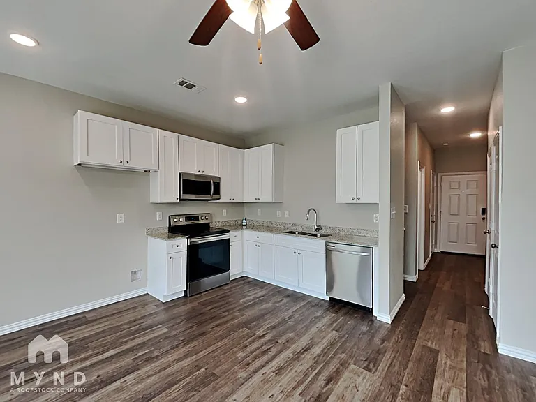 3263 Karen St — Photo 5