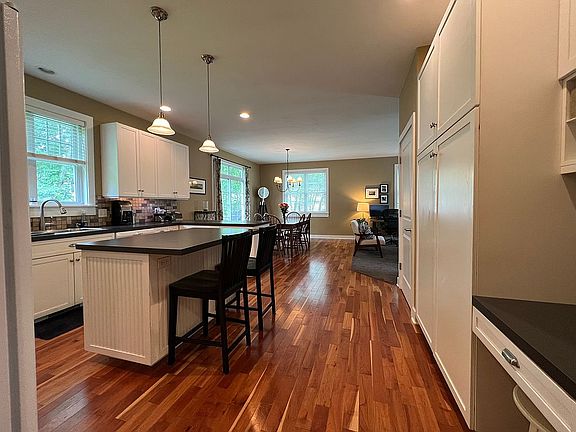 Spacious kitchen 