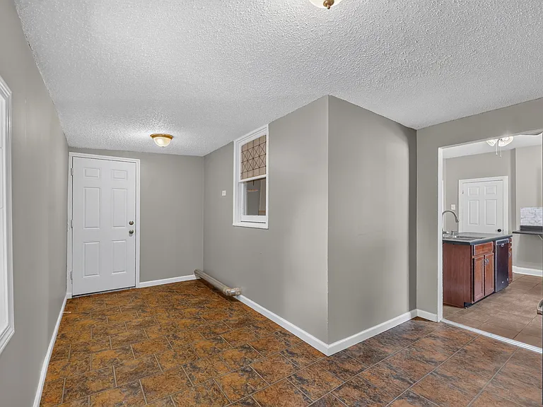 3121 Campbell St — Photo 12