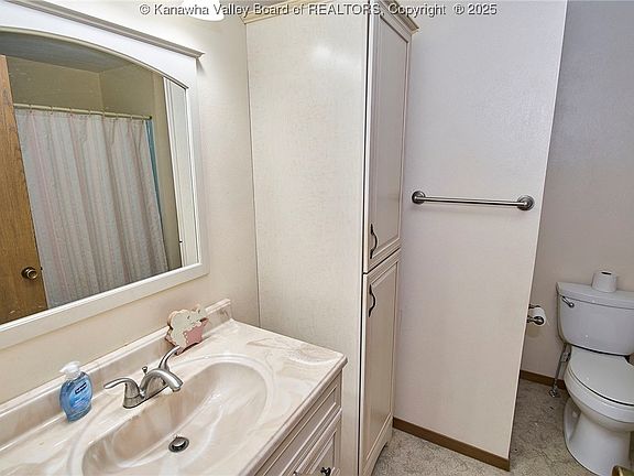 5th image of 2219 Lilly Dr