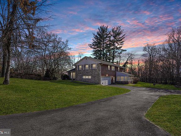 3rd image of 224 Matthew Rd