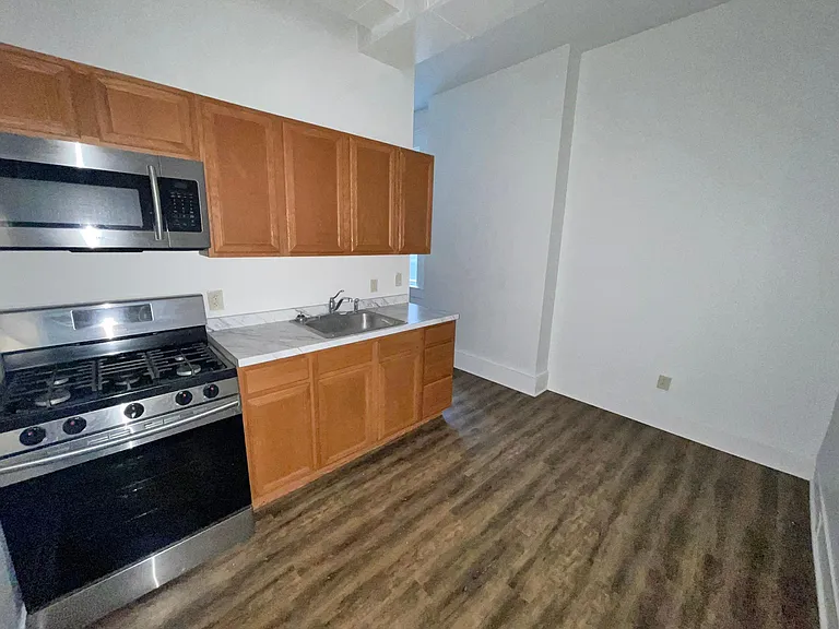 1735 Elm St #4 — Photo 4