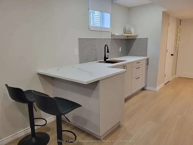 43 Dills Cres #BASEMENT — Photo 6