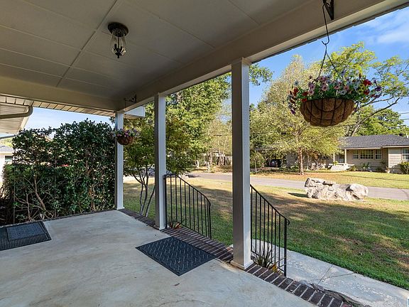 3rd image of 5914 Watters Dr