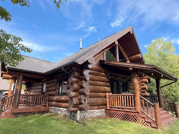 5330 Scottish Hills Dr, Gladwin, MI 48624